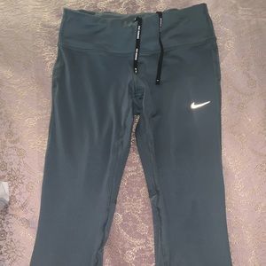 Nike cropped leggings